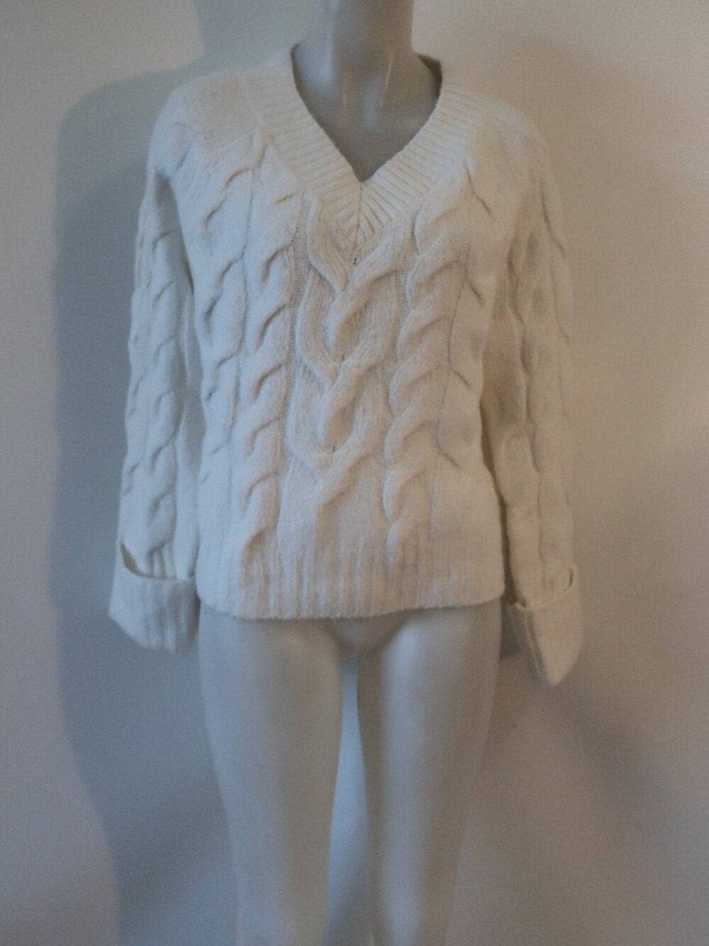 NWT Womens And Now This White Winter Glitz V-Neck Cableknit Sweater XS